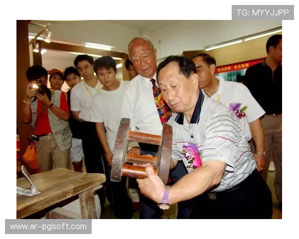 举重技术演变:从陈镜开“低姿势”技术到现代分段式发力 举重技术演变:从陈镜开“低姿势”技术到现代分段式发力