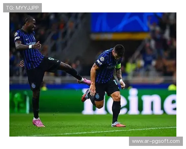 劳塔罗训练中指导年轻球员,国米领袖风范展现 劳塔罗训练中指导年轻球员,国米领袖风范展现