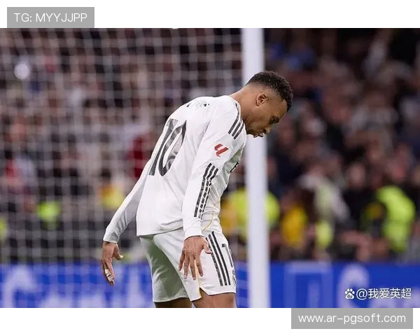 伊唐-姆巴佩大腿受伤缺阵时间未明,里尔主帅确认伤情令人担忧 伊唐-姆巴佩大腿受伤缺阵时间未明,里尔主帅确认伤情令人担忧